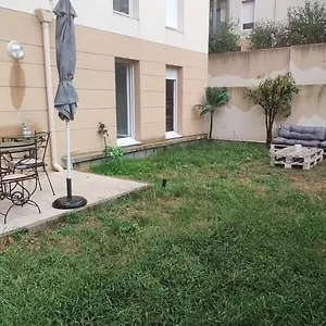Jardin Terrasse Chez Charlene 30 Min En Voiture Des Plages Et Du Vieux Port Marseille